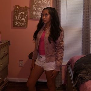 Meet your Posher, Hala